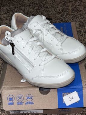 Clarks Women's Bryianne Bayla Off White Leather Sneakers side zipper Size 9 Wide